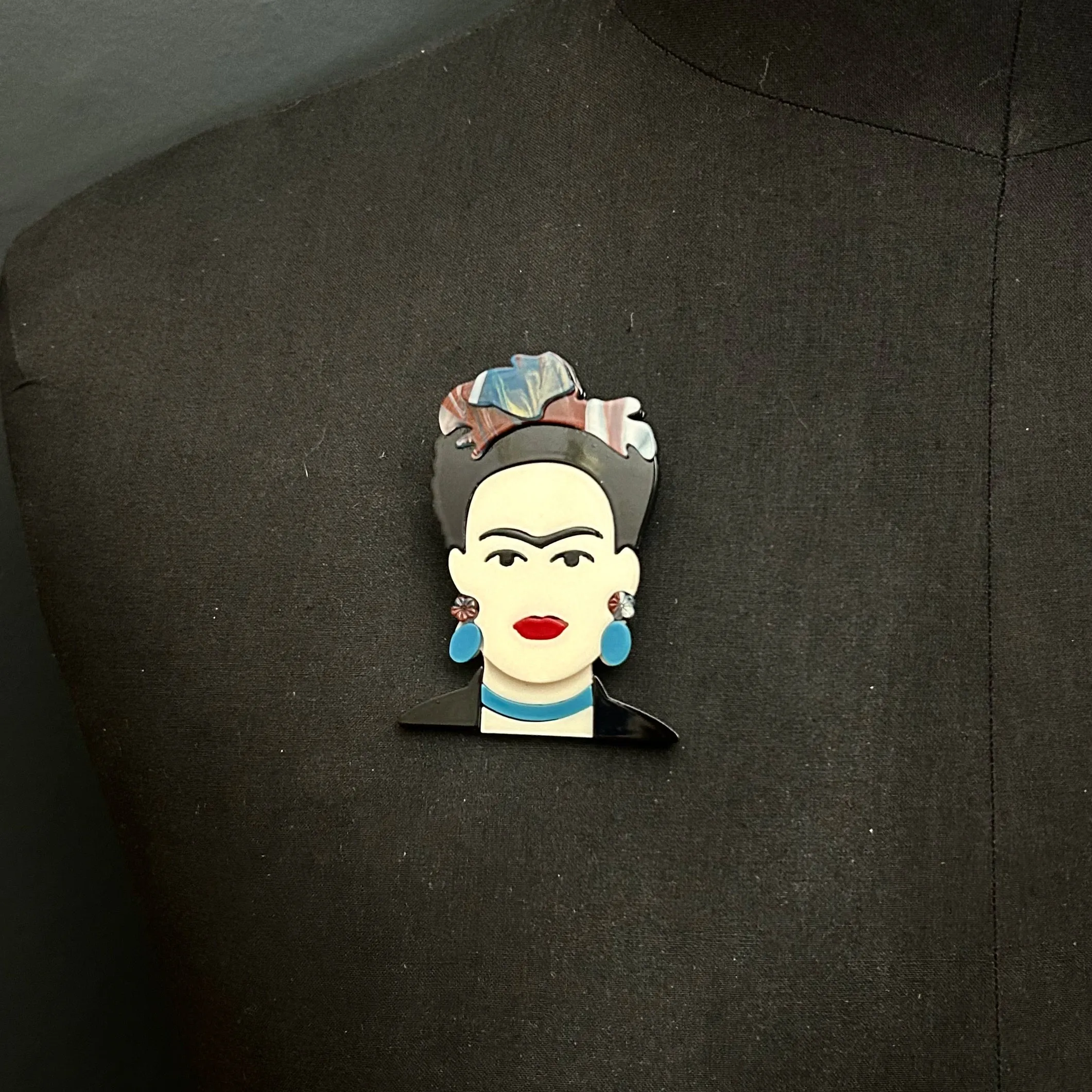 'Frida' resin character brooch
