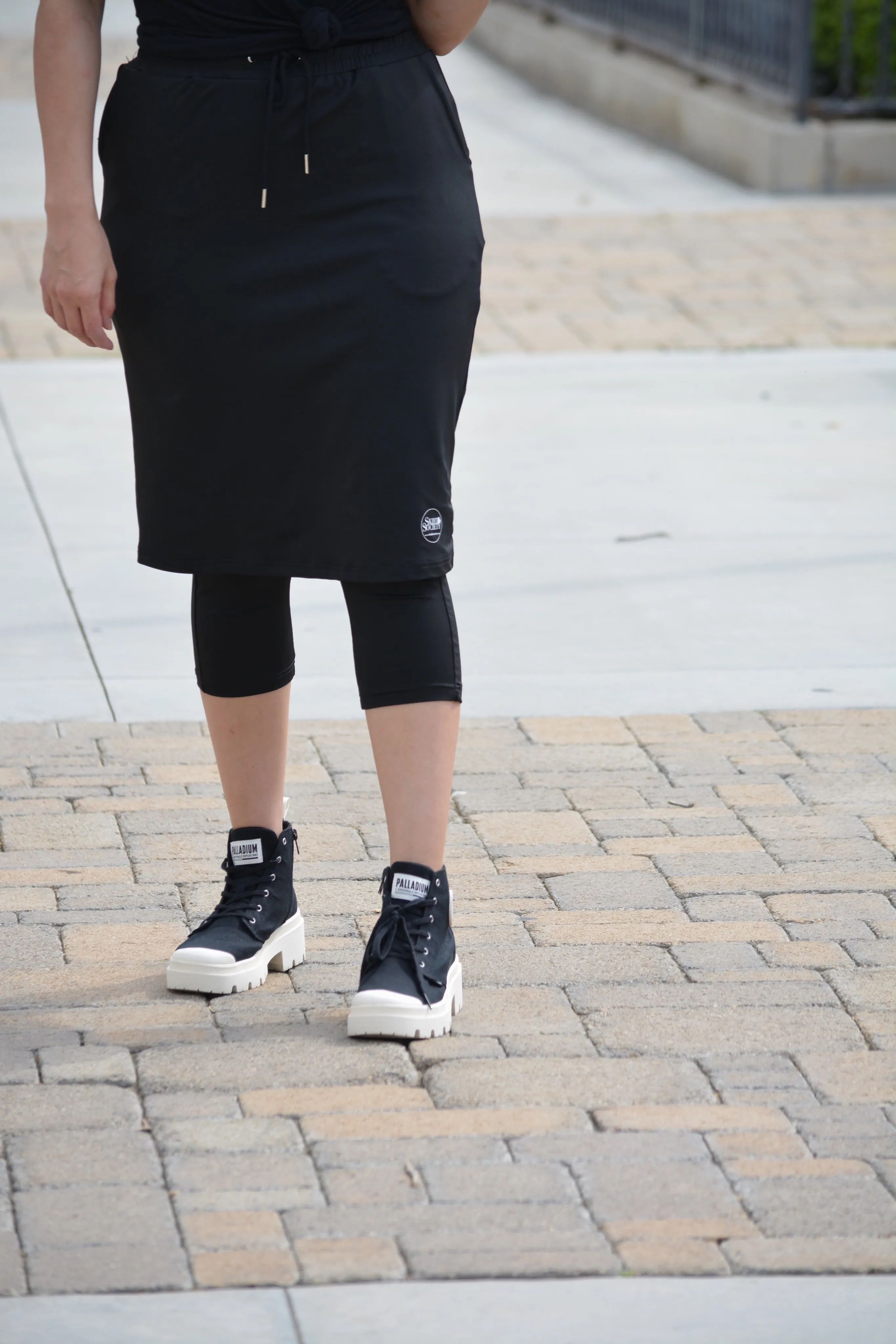Pisa Black Athletic Skirt (capri leggings)